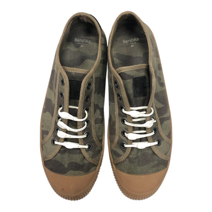 BERSHKA Low Top Camo Print Sneakers - Moda Consignment