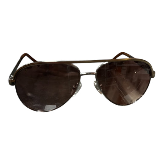 GUESS AVIATOR SUNGLASSES - Moda Consignment